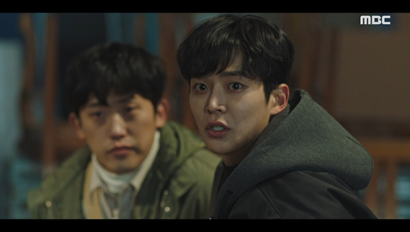 "너 사기꾼이지?"…약속된 장소에 나타난 자살 브로커와 맞붙는 준웅(로운) 클립 이미지