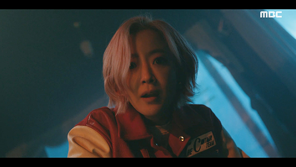 "최준웅, 정신 차려"…가까스로 준웅(로운)을 구해낸 구련(김희선)과 륭구(윤지온) 클립 이미지