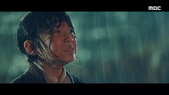 "부끄럽고 수치스럽고, 역겨워!"…어린 륭구(서윤혁)는 어머니 유화(민지아)를 크게 오해하는데... 클립 이미지