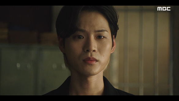 "제 손으로 어머니를 구할 겁니다"…어머니 유화(민지아)를 찾기 위해 위기관리팀을 택했던 륭구(윤지온) 클립 이미지