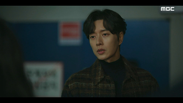 "연락하지 마세요"…슬해(진기주)와 희수(김종훈)의 다정한 모습을 보고 심사가 뒤틀린 차웅(박해진) 클립 이미지