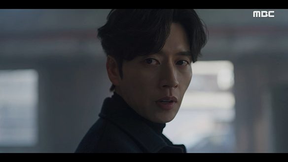 "그 손 놔라"…위기에 처한 파트너 슬해(진기주)를 구하러 마술사 차웅(박해진) 힘차게 등장☆ 클립 이미지