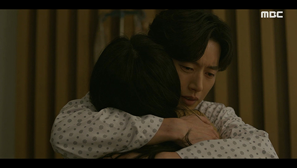 "이제야 당신을 알아보네요"…정신이 든 차웅(박해진)은 눈앞의 슬해(진기주)를 보고 만감이 교차하는데...  클립 이미지
