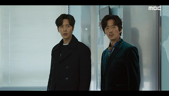 "저 자식 저거, 언제 봐도 기분이 나빠"…우연히 마주친 희수(김종훈)가 괜히 신경 쓰이는 차웅(박해진)