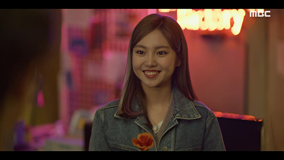 "고마워요, 사장님"…자신을 이승에 머물게 해준 차웅(박해진)에게 고마움을 전하는 아름(박서연)