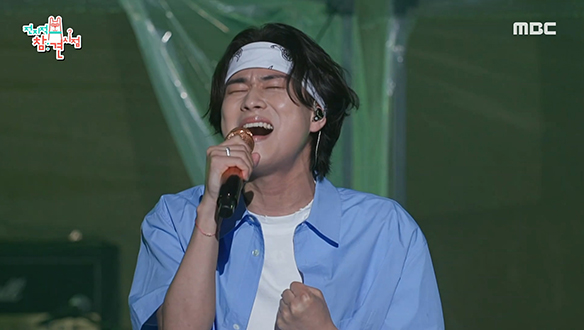 이무진 - 신호등, 관객들 환호성 터져 나오는 우중 무대♨ 클립 이미지