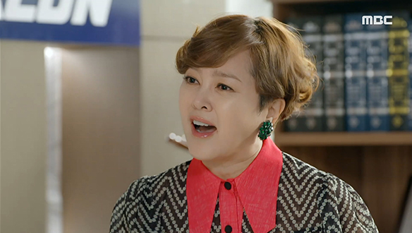 "빨리 나가서 찾아!"…불안해진 숙진(이승연)은 양 집사(조유신)를 재촉하는데...