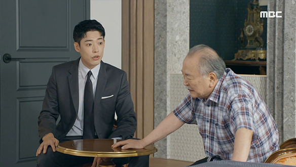 "아버지 명예가 걸린 일이에요"…노여워하는 남 회장(장항선)의 비위를 맞추는 태형(정헌) 클립 이미지
