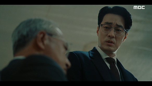 "그냥 석주에 대해 물었을 뿐이잖아"…이한(소지섭)은 구진기(이경영)의 잔악한 행동에 의문을 품는데...