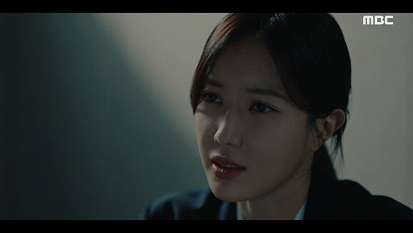 "의원님 죄가 티끌 모아 태산이 돼 버렸네?"…증거를 내밀며 윤미선(강경헌) 의원을 압박하는 석영(임수향)