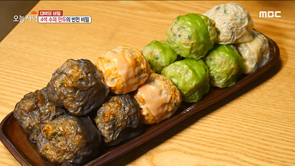 제주의 색을 담았다! 전복과 문어 넣어 빚은 '4색 수제 만두'
