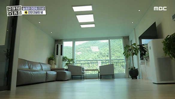 <서울시 중랑구 면목동 산 뷰가 그리 좋아> 우리집 거실에 초록초록 용마산 뷰가 촤르르!