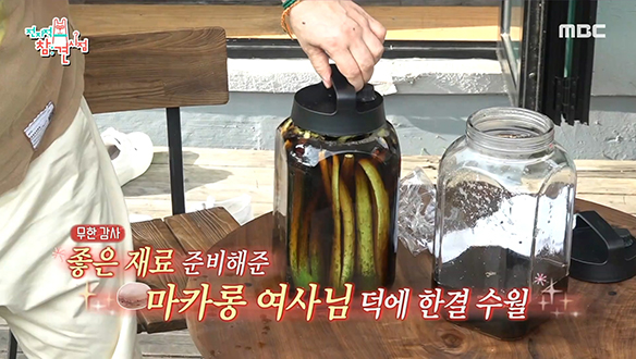 마카롱 여사가 준비한 재료에 먹교수 이영자 손맛을 곁들인 '오이 피클'