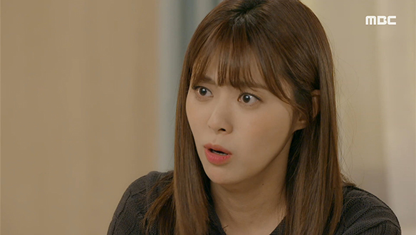 "나 아빠 한 풀어드리고 싶어"…극구 만류하는 행자(김난희)를 붙들고 설득하는 주홍(이영은) 클립 이미지