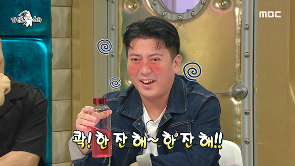 봉준호 감독도 인정한 글로벌 흥행 자판기 배우 박명훈의 만취 연기 大공개! 클립 이미지