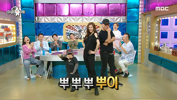 배우 김규리와 프렌즈 출신 친언니 X 매니저의＜Cold Blooded + That That＞커버 댄스♨ 클립 이미지