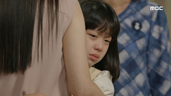 "고모, 보고 싶었어요"…하영(윤아정)과 뜻밖의 만남을 하게 된 경선(윤복인)과 솔(박예린) 클립 이미지