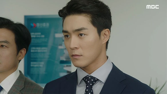 진짜 위임장으로 숙진(이승연)의 위임장이 가짜임을 증명하는 지환(서하준)