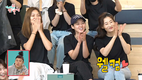 봉사 활동 겸 농장 일을 돕기 위해 한자리에 모인 소속사 식구들! 클립 이미지