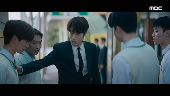 "너 얼굴이 왜 그래? 울었어?"…장례식장에서 괴롭힘당하는 승천(육성재)과 마주친 태용(이종원)