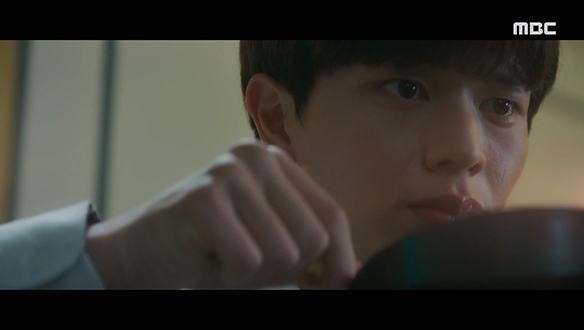 "배가 많이 고팠나 보구나"…쫓겨나는 와중에도 금수저 사용할 기회를 놓치지 않는 승천(육성재)