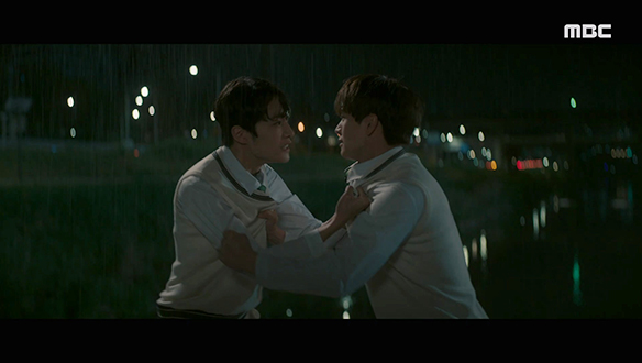 "네까짓 게 뭔데 이러는 거야!"…퇴학 당할 위기에 처한 승천(육성재)은 태용(이종원)과 다툼을 벌이고...