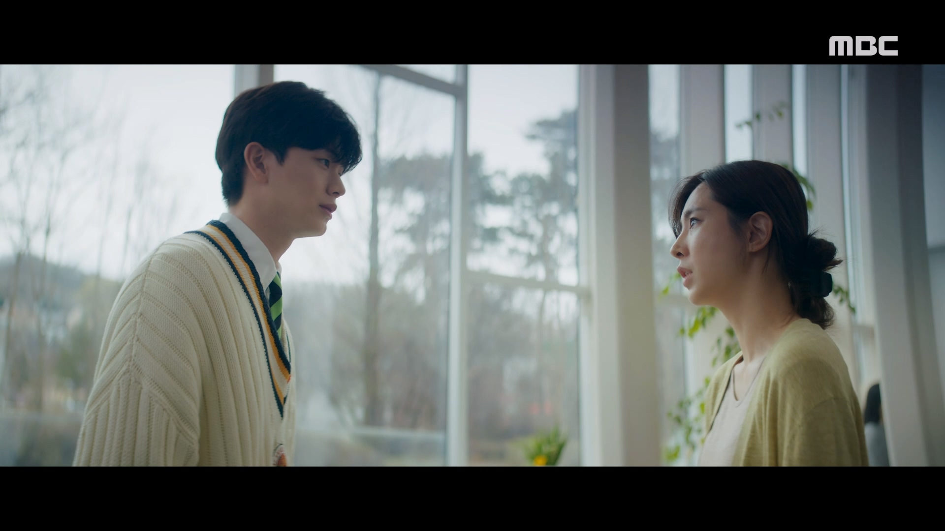 "너 정말 이상한 애구나"…가족을 생각하며 베푼 승천(육성재)의 선의를 오해하는 선혜(한채아)