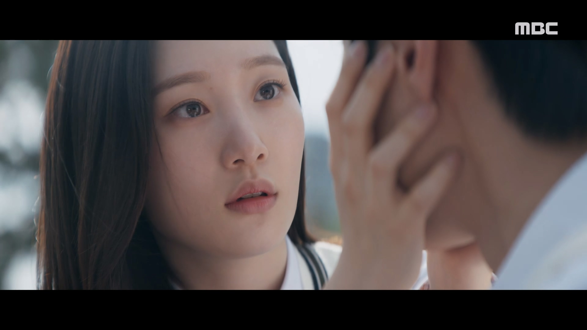 "우리 혹시 사귀니?"…태용(이종원)이 툭 건넨 한마디는 주희(정채연)를 설레게 하고...  