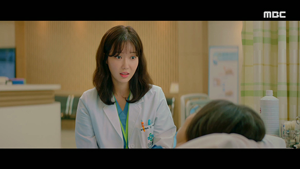 "저승에는 그딴 거는 없어. 오직 꼭두만 있어"…환자가 해주는 옛이야기에 귀 기울이는 계절(임수향)