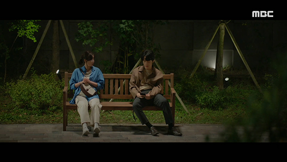 "이 사진 하나 달랑 들고 미국으로 입양됐어요"…계절(임수향)에 자신의 과거를 털어놓는 진우(김정현)