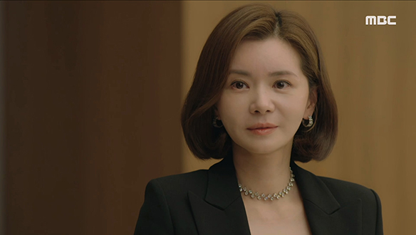 "이제 천하그룹 회장은, 나 설유경이야"…유경(장서희)은 우여곡절 끝에 현덕(반효정)을 회장직에서 끌어내리는데...