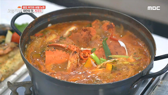 속이 꽉 찬 꽃게와 얼큰한 국물~ 게국지 클립 이미지