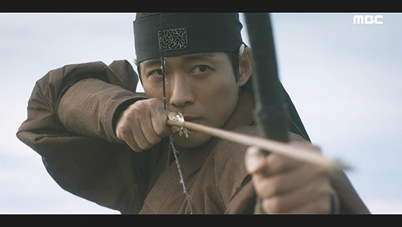 길채(안은진)을 구하기 위해 각화(이청아)를 방해하는 장현(남궁민) 클립 이미지