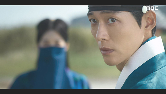 "둘 다 사는 길을 택하겠어, 네가 죽는 길을 택하겠어?" 장현(남궁민)과 사냥을 시작하는 각화(이청아)