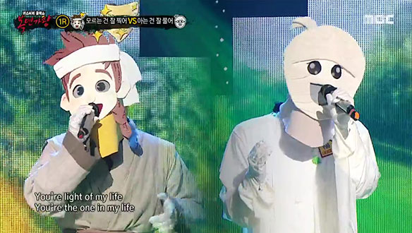 담백하고 순수한 목소리 '모르는 건 잘 찍어' VS 마음을 간지럽히는 목소리 '아는 건 잘 풀어 <아로하>