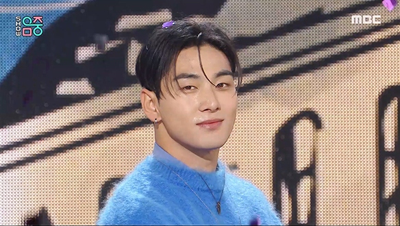 백호 (feat. 박지원 of 프로미스나인) - 왓 아 위 (BAEKHO (feat. PARK JI WON of fromis_9) - What are we)