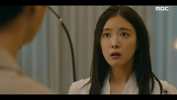 "내가 잘하는 건 박치기라고! 입술 말고 이마 박치기!"