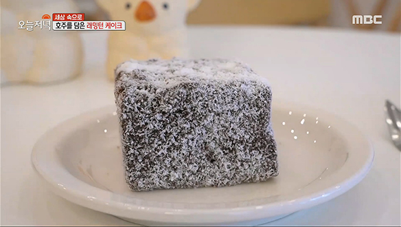 호주식 전통 디저트 '래밍턴 케이크' 클립 이미지