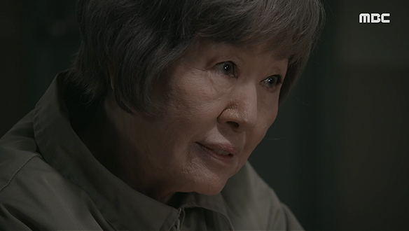 "최고가 된다고 착각했을 때 빈틈을 보인다. 잊지마라" 설유경(장서희)을 잡기 위한 마현덕(반효정)의 조언 클립 이미지