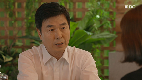 "당신 많이 외로웠겠다. 혼자서 버티느라"…위로의 말과 함께 유경(장서희)의 손을 맞잡는 범석(선우재덕)