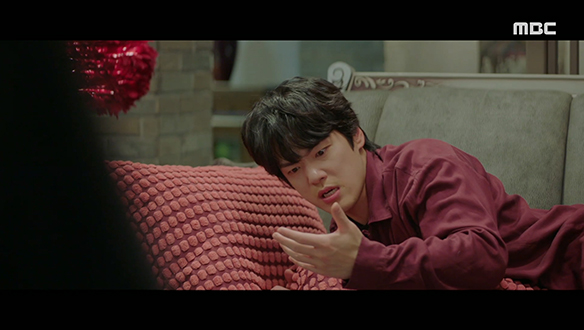 "뭐야? 내 손이 왜 이래?"…계절(임수향)의 말대로 온몸의 뼈가 작살 나버린 꼭두(김정현) 클립 이미지