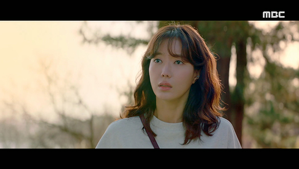 "혹시... 우리 엄마 아세요?"…꼭두(김정현)가 부르는 노래를 듣고 발걸음을 되돌리는 계절(임수향) 클립 이미지