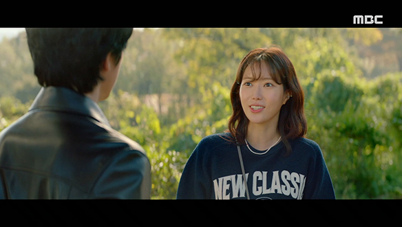 "당신이 내 운명이라는 증거"…자신을 쫓아다니는 꼭두(김정현)의 본심을 확인하려는 계절(임수향) 클립 이미지