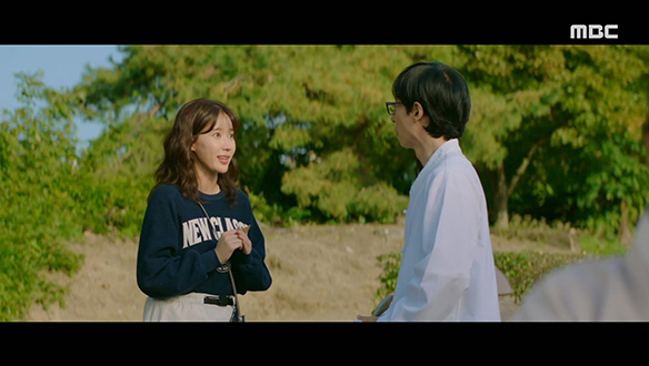 "문명자 명인님 계세요?"…돈을 빌리기 위해 전통장 명인 명자(이영란)를 찾아간 계절(임수향) (feat. 놀뭐 인력) 클립 이미지