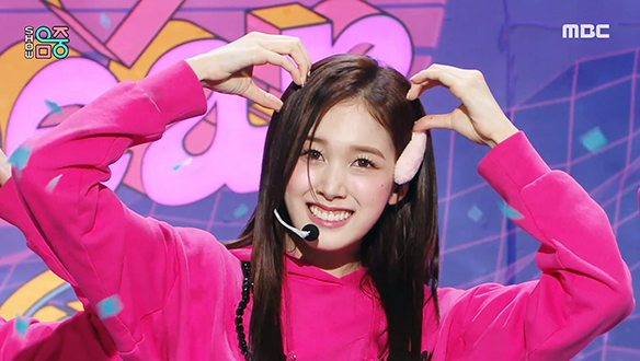 스테이씨 - Teddy Bear (STAYC - Teddy Bear) 클립 이미지