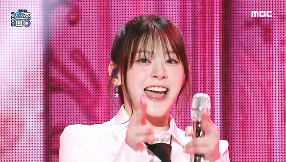 스테이씨 - 뚜두뚜두 (STAYC - DDU-DU DDU-DU)