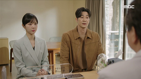 "혹시, 오진 일 가능성은 없습니까?"…현덕(반효정)의 증세를 재차 확인하는 인하(이현석)