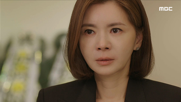 '마현덕. 당신하고 내 악연이 이렇게 끝나네'…현덕(반효정)의 마지막 길을 배웅하는 유경(장서희)