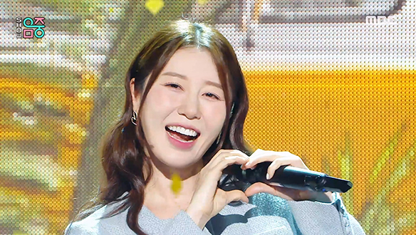 나비 - 빨주노초파란 너 (Navi - Fallin' in love) 클립 이미지