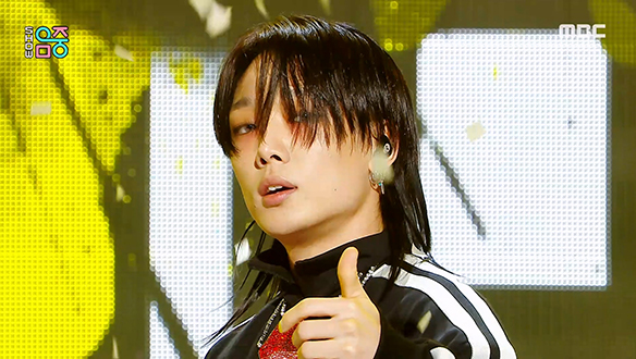 바비 - Drowning (feat. 가은 of 라임라잇) (BOBBY - Drowning (feat. Gaeun of LIMELIGHT)) 클립 이미지